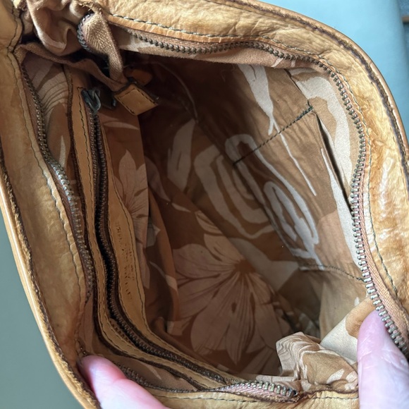 Genuine leather messenger crossbody - Picture 6 of 6